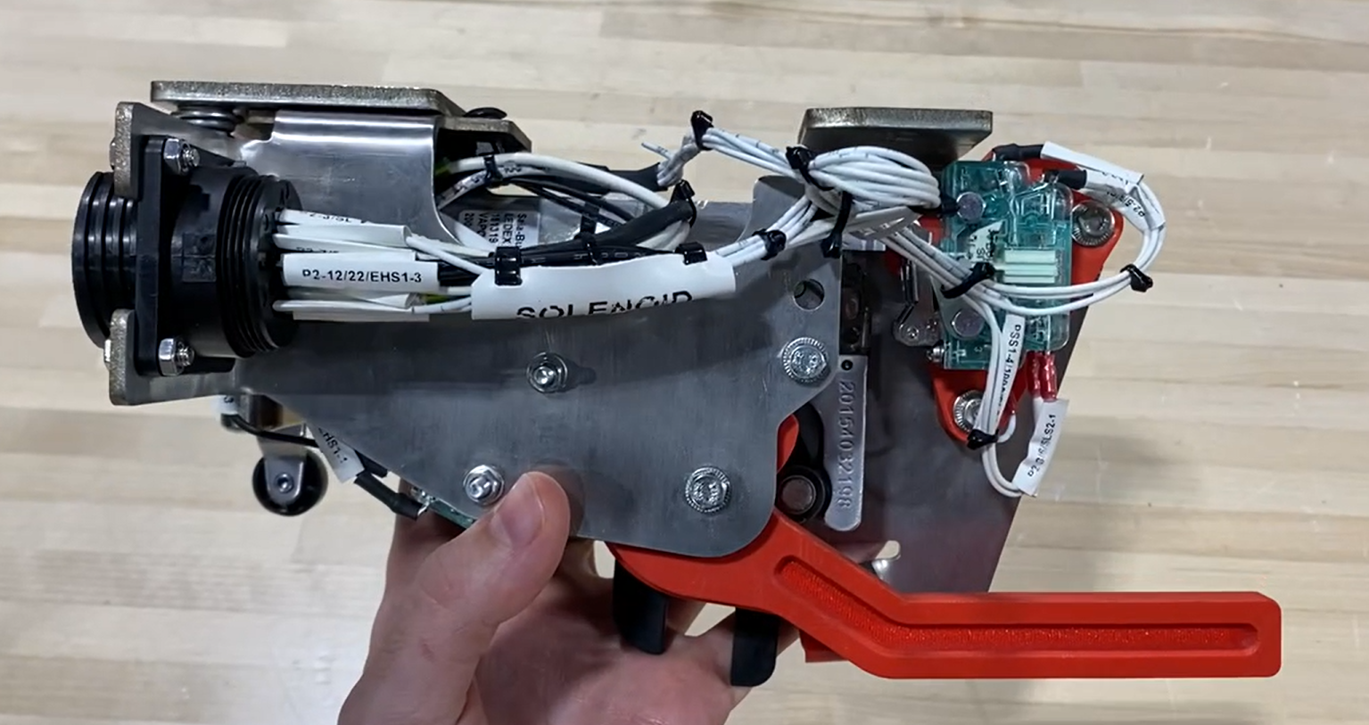 Prototype métallique avec pièces de série